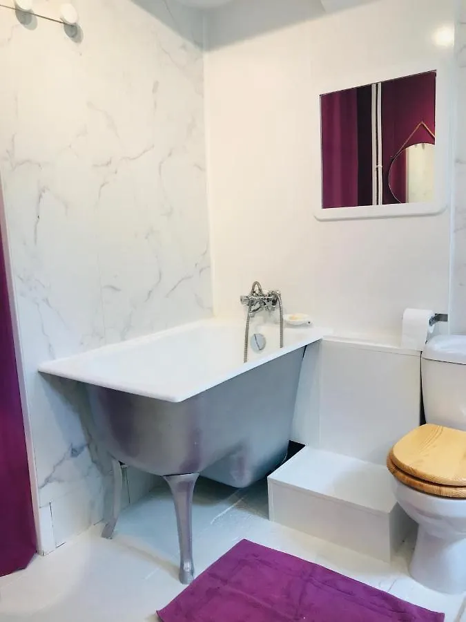 Bed & Breakfast La Maison Des Roses Moulins